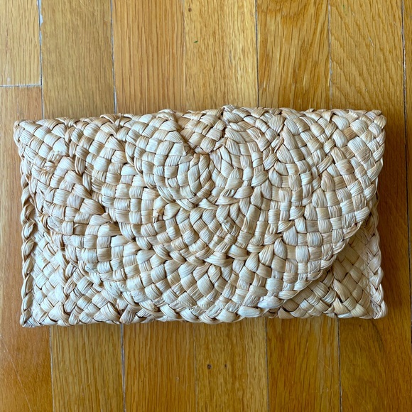 Handbags - Straw Woven Clutch